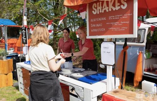 Foodtruck ijs en smoothies catering op festival