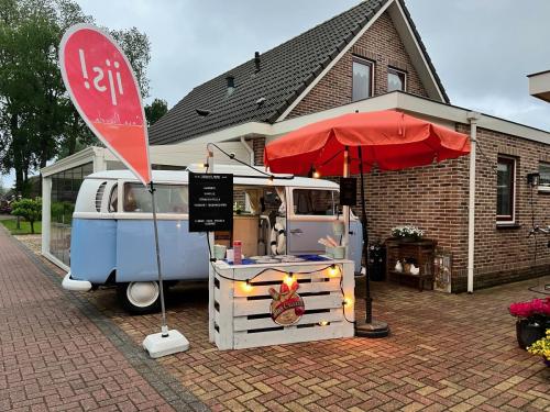 Foodtruck ijs catering op familiefeest