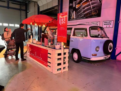 Foodtruck ijs catering tijdens bedrijfsfeest